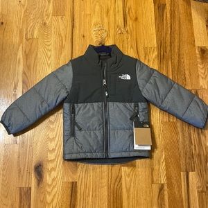 Little Boys North Face coat size 4T in new condition